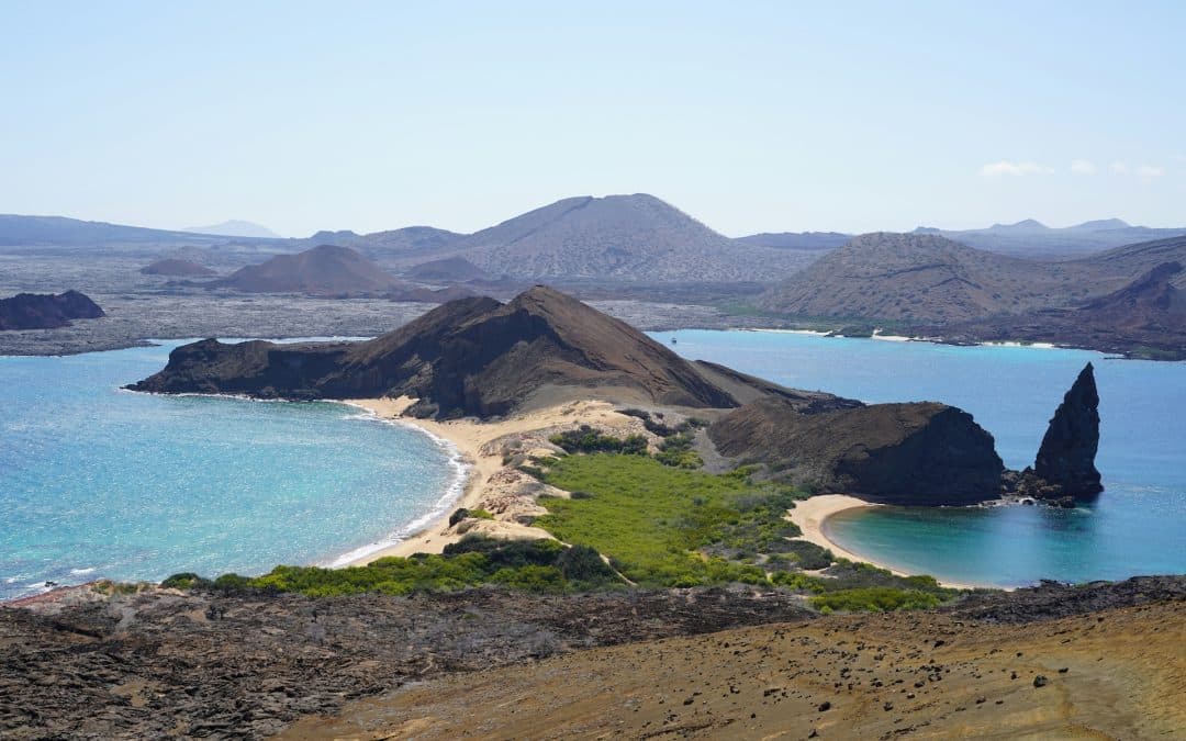 Galápagos by Boat or Land: Which is Right for You?